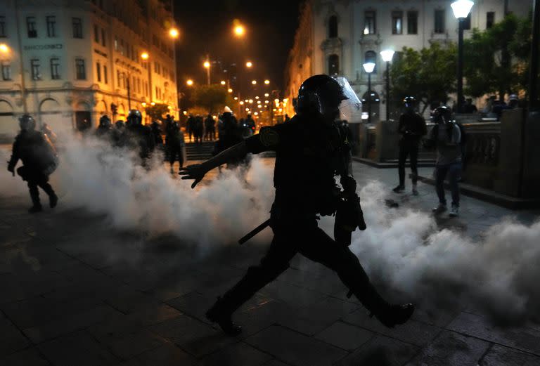 Protestas y choques con la policía en Lima, el domingo 11 de diciembre de 2022, en Lima