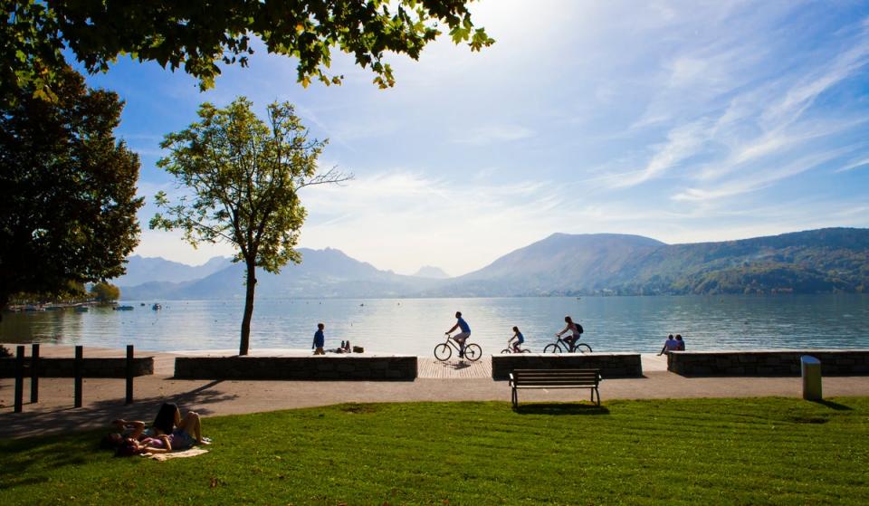 The Lake Annecy cycling circuit (F Cavazzana)