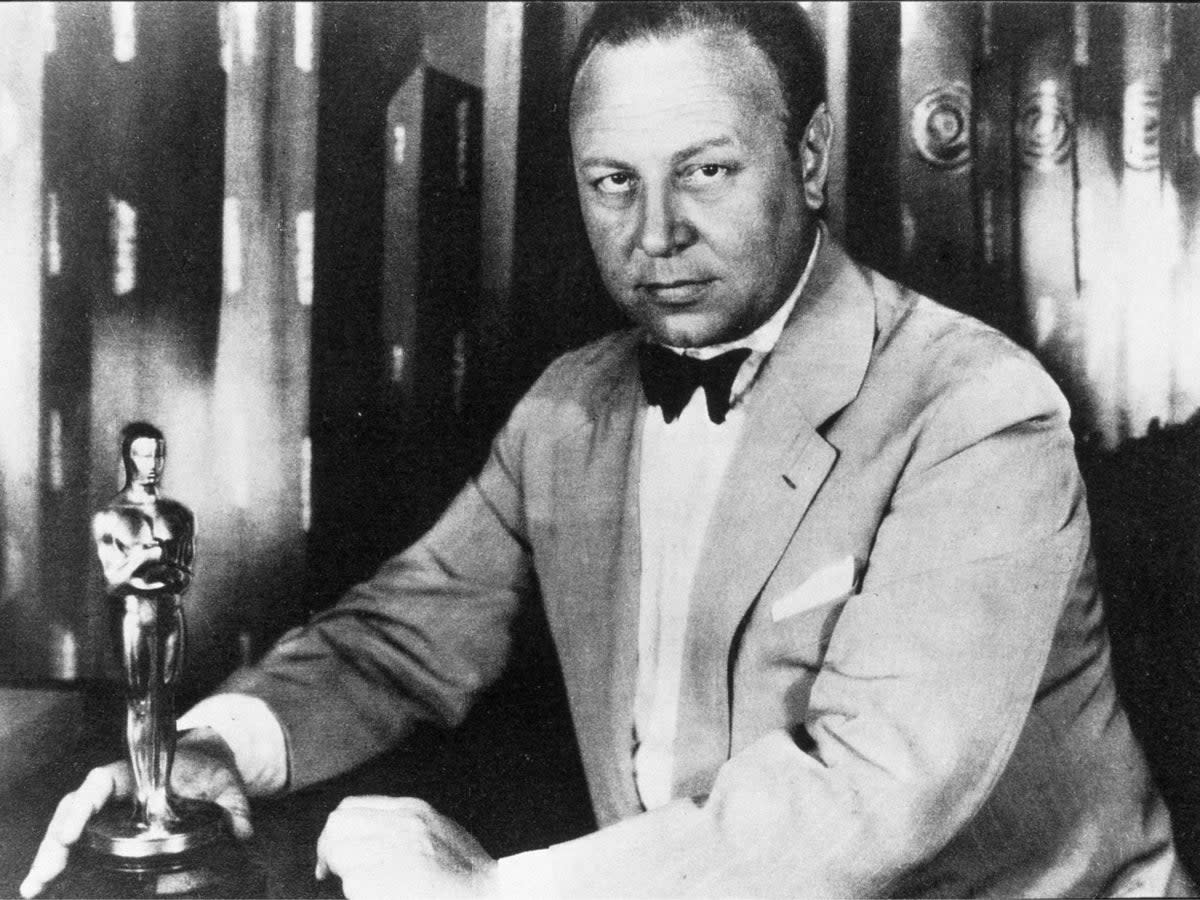 Emil Jannings with his Best Actor statuette, 1928 (Rex)