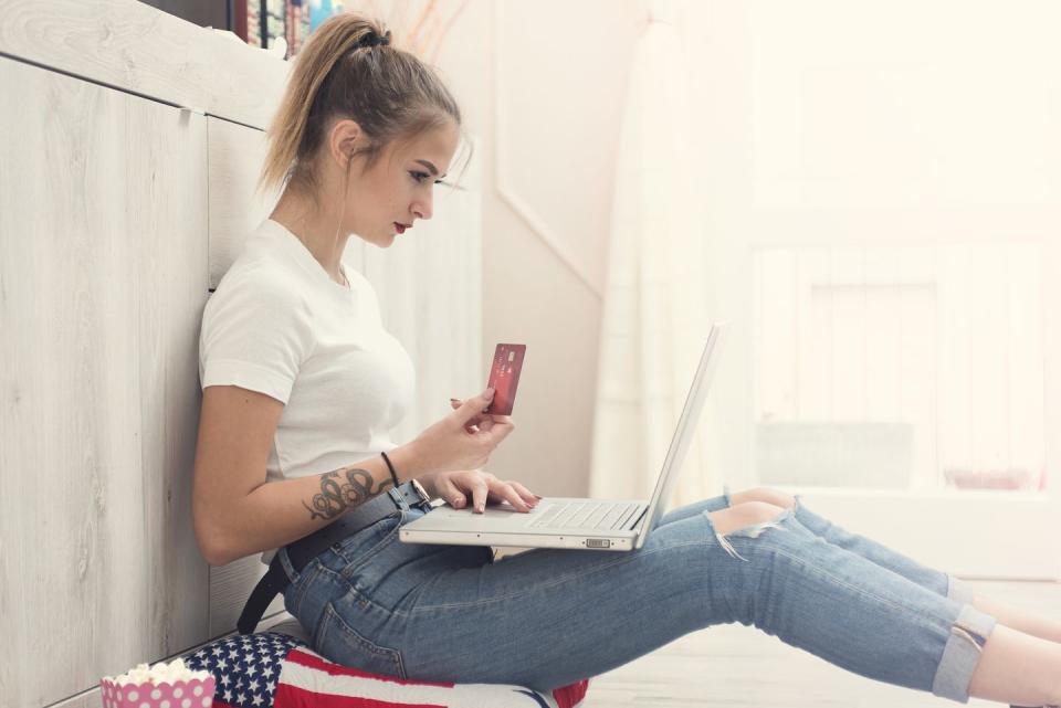 woman shopping online 4th of july activities