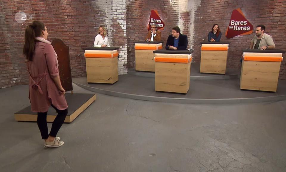 David Suppes, Esther Ollick und Daniel Meyer boten um die Wette. Nach der 300-Euro-Marke stieg plötzlich ein weiterer Rivale ein: Roman Runkel bot 330 Euro. (Bild: ZDF)