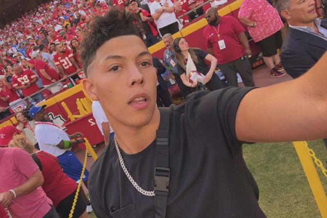 Patrick Mahomes' Brother Dances Behind Him During Post-Game Interview