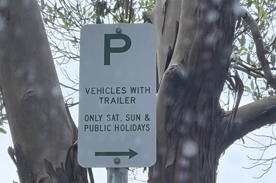 A green P parking sign 'with word in the wrong place' 