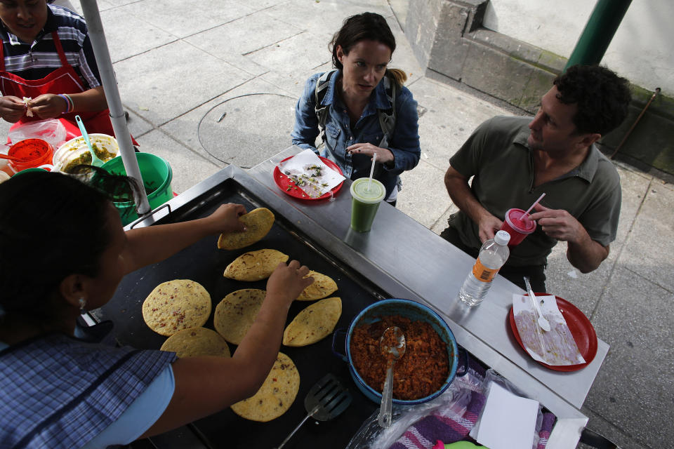 Las autoridades sanitarias advierten que en México se ha establecido un patrón de alimentación que favorece la obsidad. REUTERS/Tomas Bravo. 