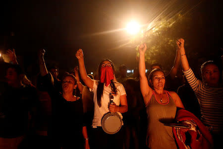 Supporters of Salvador Nasralla, presidential candidate for the Opposition Alliance Against the Dictatorship, sing the national anthem during a curfew while the country is still mired in chaos over a contested presidential election in Tegucigalpa, Honduras December 3, 2017. REUTERS/Edgard Garrido