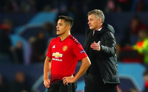 Ole Gunnar Solskjaer consoles Alexis Sanchez - Credit: GETTY IMAGES