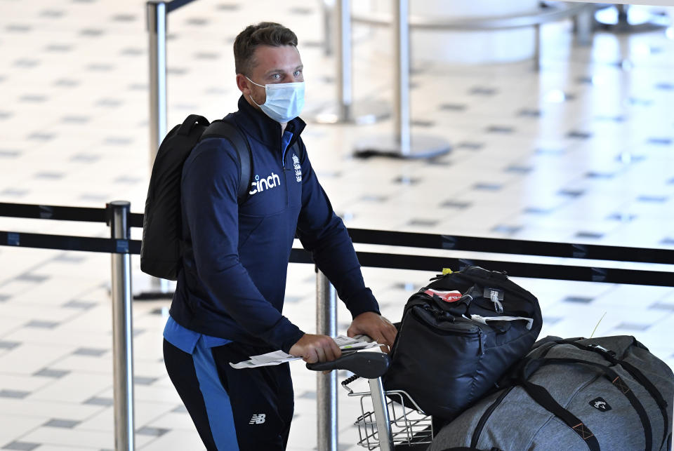 England cricketer Jos Buttler arrives at the Brisbane International Airport, Tuesday, Nov. 16, 2021. Members of the Australian and England cricket teams flew into Brisbane, where they will quarantine for 14 days ahead of the Ashes series. (Darren England/AAP Image via AP)