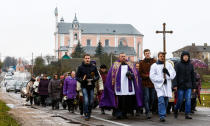 <p>Belarus Catholics take part in a procession during All Saints’ Day in the village of Baruny, Belarus, Nov. 1, 2017. (Photo: Vasily Fedosenko/Reuters) </p>