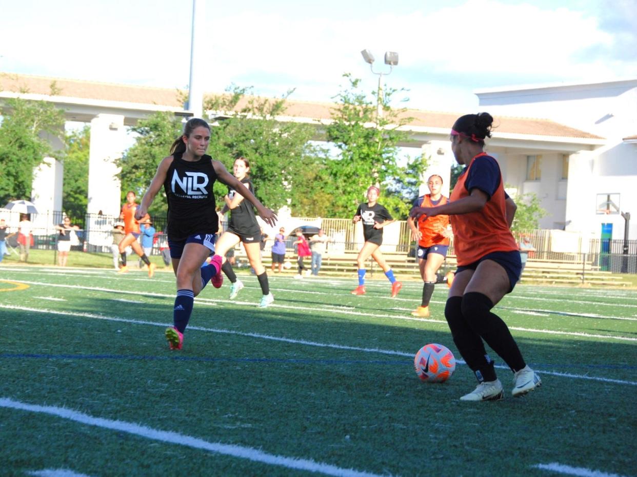 Players from the Dominican U17 national team and Next Level Recruits engage in a scrimmage match at Somerset Academy Canyons on April 26, 2024.