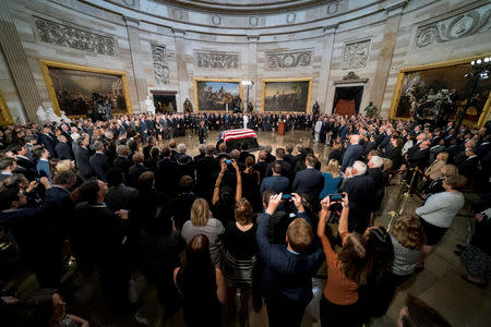 The casket of U.S. Senator John McCain lies in state at the U.S. Capitol in Washington, U.S., August 31, 2018. Andrew Harnik/Pool via REUTERS