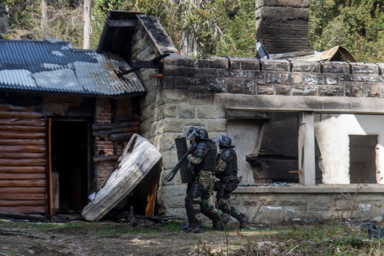 El grupo especial COER ingresó en uno de los terrenos ocupados por la comunidad mapuche Lafken Winkul Map, en Villa Mascardi