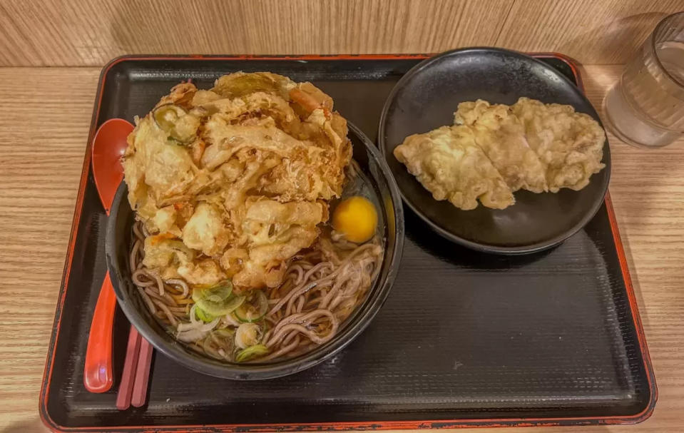 Hot Soba & Tempura Set at Yomoda Soba