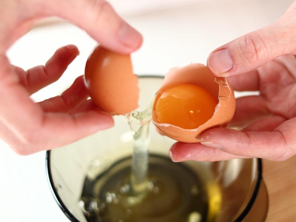 eggs cracking egg