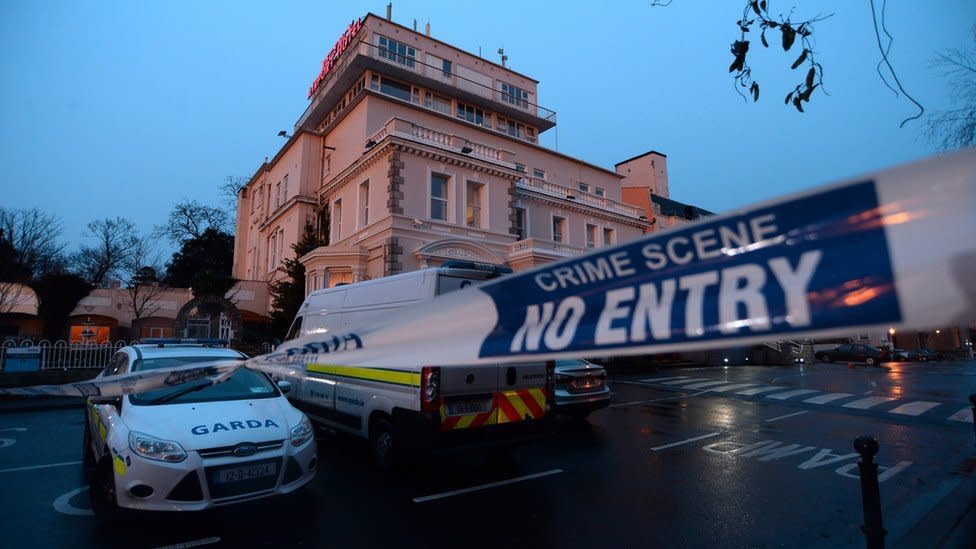 Cordón policial en el hotel Regency de Dublin en 2016