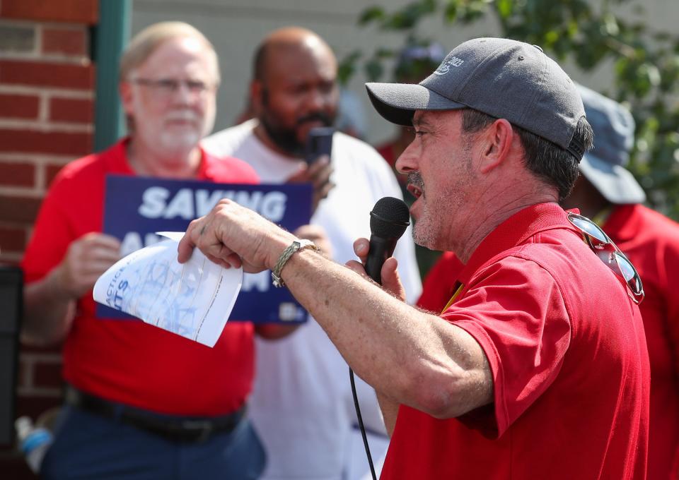 Todd Dunn, President of UAW local 862, speaks to the assembled union members at UAW local 862 on Friday, August 25, 2023