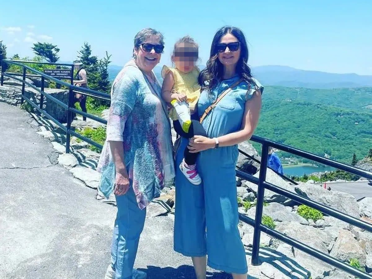 Adina Azarian, her daughter and Barbara Rumpel (Facebook)