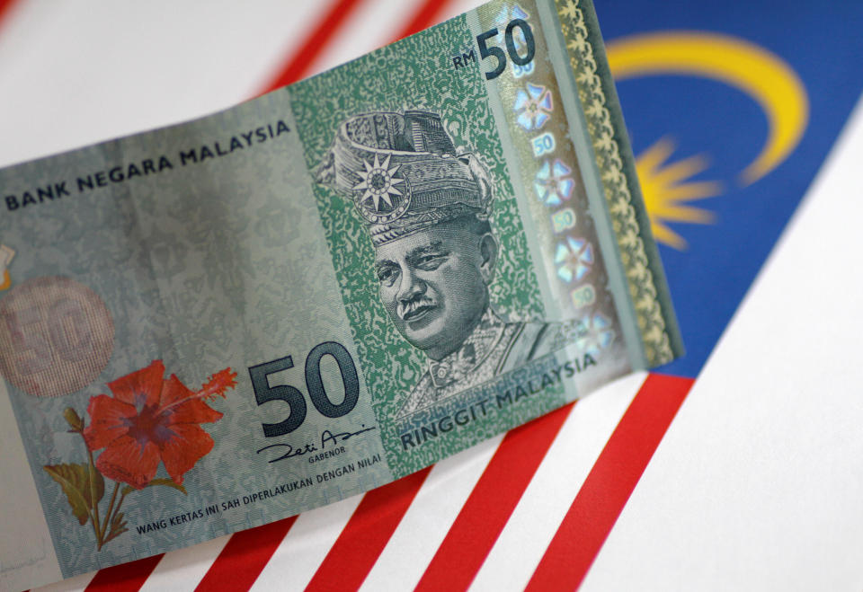 A Malaysia Ringgit note is seen in this illustration photo June 1, 2017.     REUTERS/Thomas White/Illustration