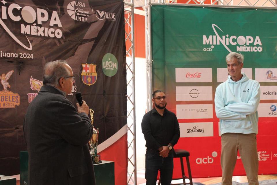 (Rafael Carrillo, Presidente de Zonkeys y Antonio Martín Presidente de la Liga ACB en la presentación del torneo)