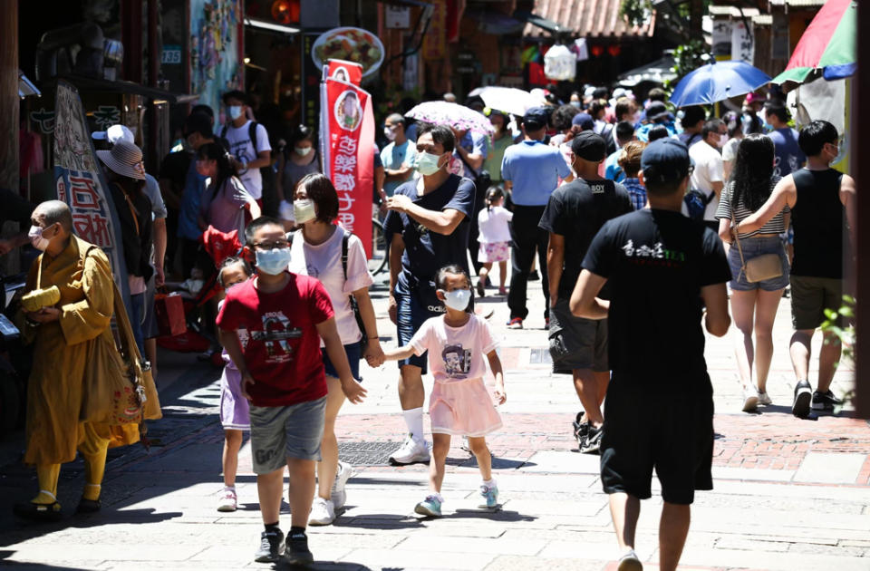 基隆一反常態，七月不僅幾乎沒下雨，整月高溫炎熱讓民眾吃不消，如今還面臨水荒。(示意圖／資料照、陳俊吉攝)