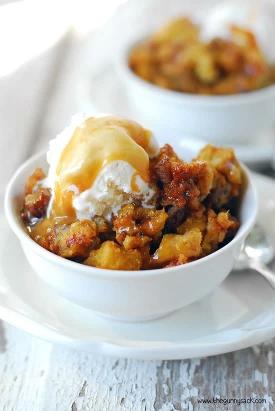 slow cooker pumpkin pecan bread pudding