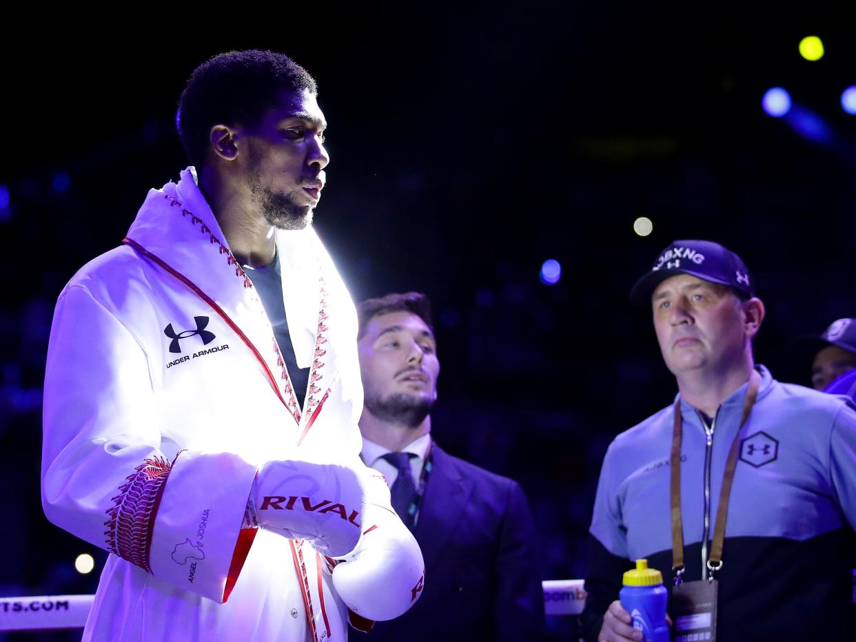 Anthony Joshua prepares in the ring as his trainer Robert McCracken looks on (Getty Images)