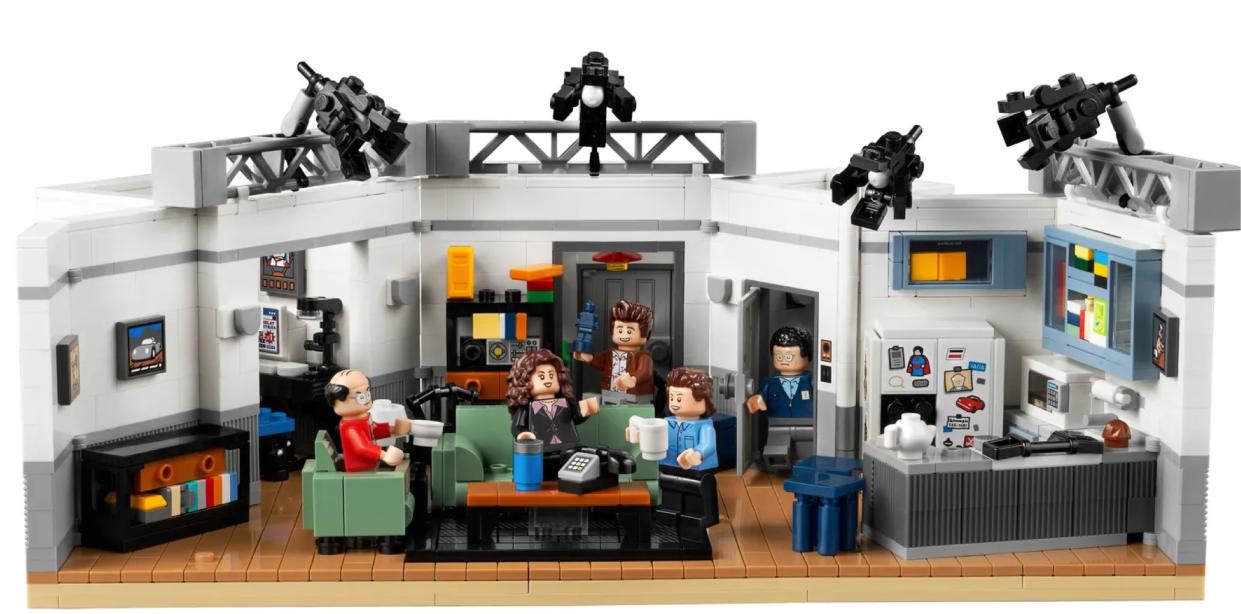Seinfeld-LEGO apartment detail
