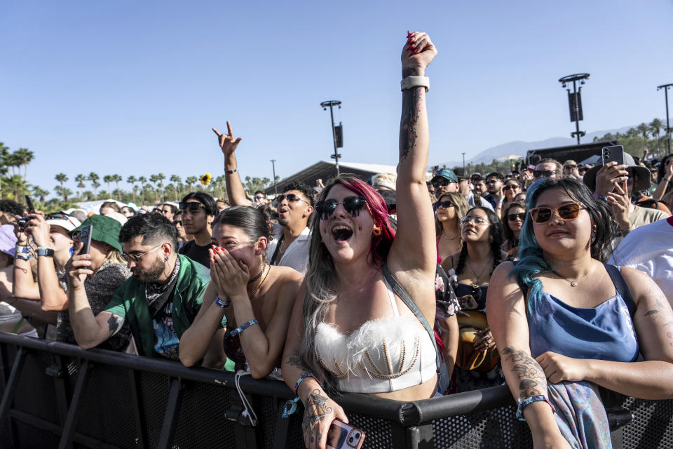 Asistentes al Festival de Música y Artes del Valle de Coachella en el Empire Polo Club el domingo 14 de abril de 2024, en Indio, California. El Servicio de Ciudadanía e Inmigración de los Estados Unidos (USCIS, por sus siglas en inglés) ha instituido un aumento del 250% en la tarifa de la visa para músicos internacionales que se presentan en EE.UU. (Foto Amy Harris/Invision/AP)