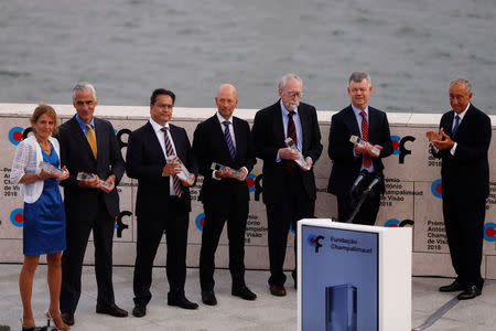 Jean Bennett, Alfred M. Maguire, Robin Ali, James Bainbridge, Samuel G. Jacobson, T. Michael Redmond and Portugal's President Marcelo Rebelo de Sousa during the 2018 Antonio Champalimaud Vision Awards ceremony at Champalimaud Foundation in Lisbon, Portugal September 4, 2018. REUTERS/Pedro Nunes