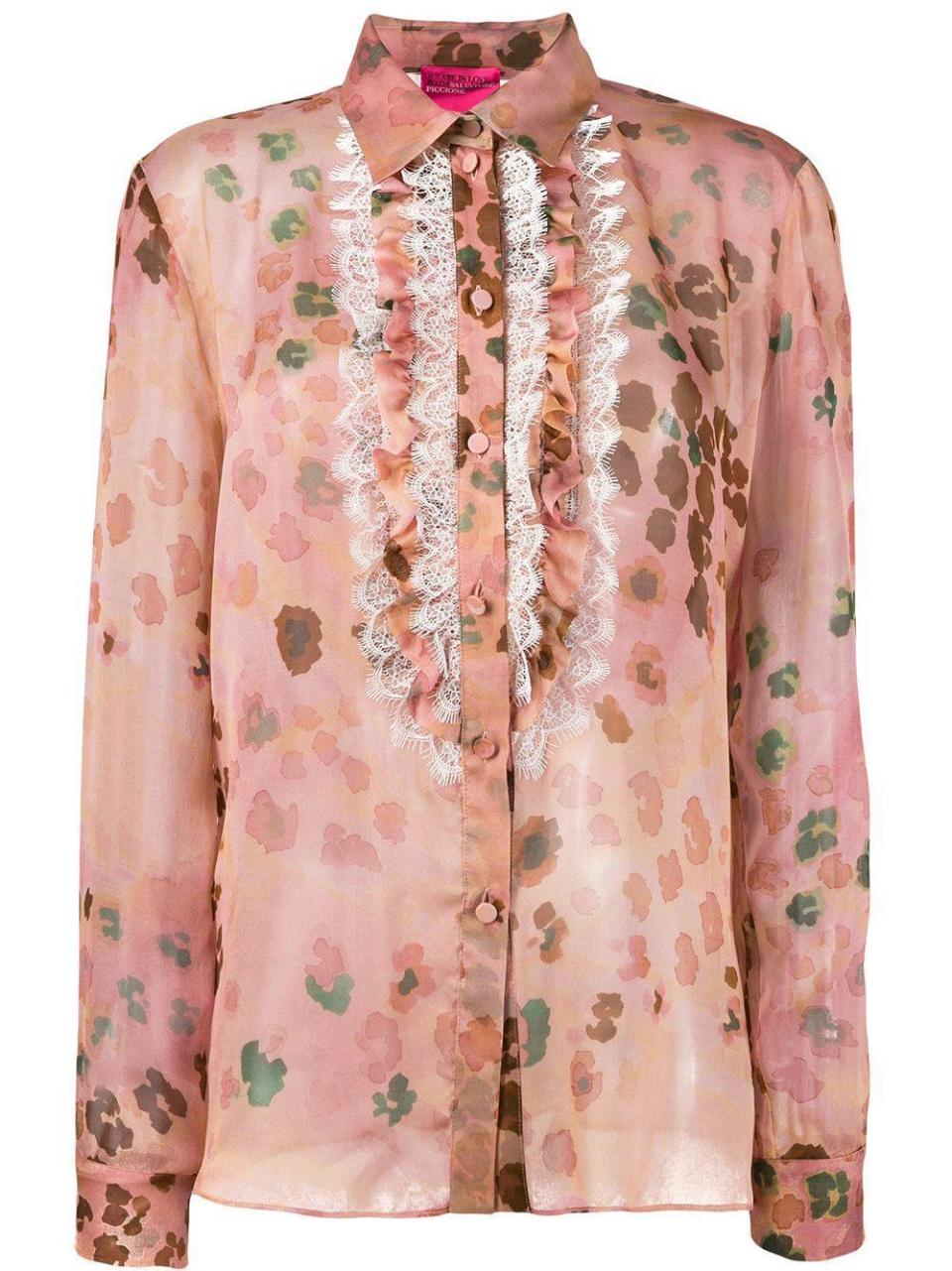 台灣引進同系列Blumarine粉色印花抓皺襯衫，NT$51,800。（藍鐘提供）