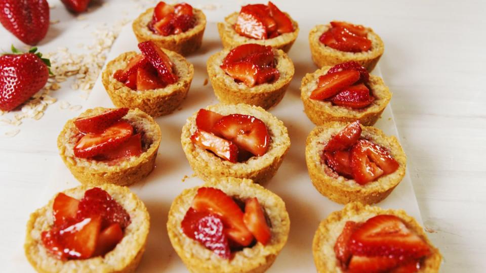 Strawberry Crisp Cookie Cups