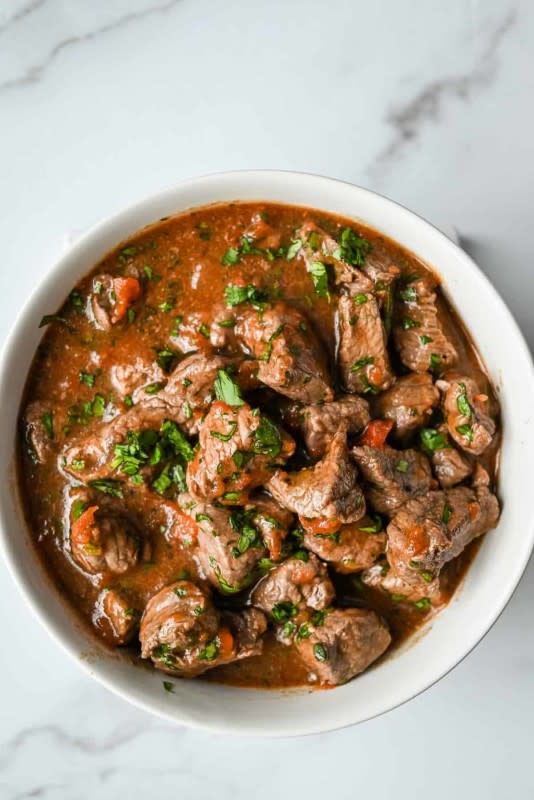 <p>Momma Fit Lyndsey</p><p><strong>Get the recipe: <a href="https://www.mommafitlyndsey.com/instant-pot-carne-asada" rel="nofollow noopener" target="_blank" data-ylk="slk:Instant Pot Carne Asada;elm:context_link;itc:0;sec:content-canvas" class="link ">Instant Pot Carne Asada</a></strong></p>