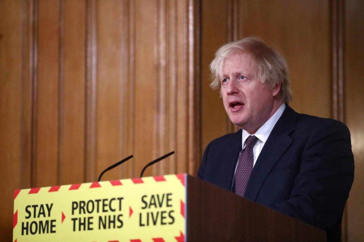 <p>El primer ministro Boris Johnson durante una conferencia de prensa en Downing Street, Londres, sobre el coronavirus (COVID-19).</p> (Hannah Mckay / PA Wire)