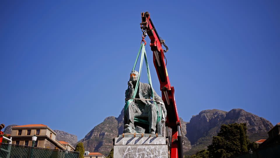 The statue of British colonialist Cecil John Rhodes was removed from South Africa's Cape Town University on April 9, 2015. - Schalk van Zuydam/AP