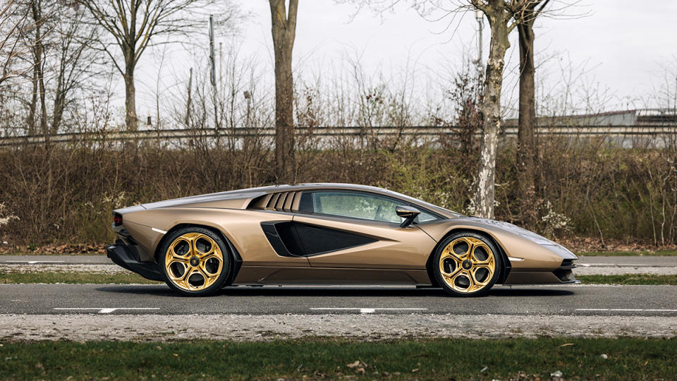 The 2022 Lamborghini Countach LPI 800-4 from the side