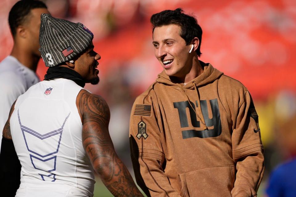 New York Giants quarterback Tommy DeVito, left, talking with teammate Sterling Shepard, left, on the field before the start of an NFL football game, Sunday, Nov. 19, 2023, in Landover, Md. (AP Photo/Andrew Harnik)
(Credit: Andrew Harnik, AP)