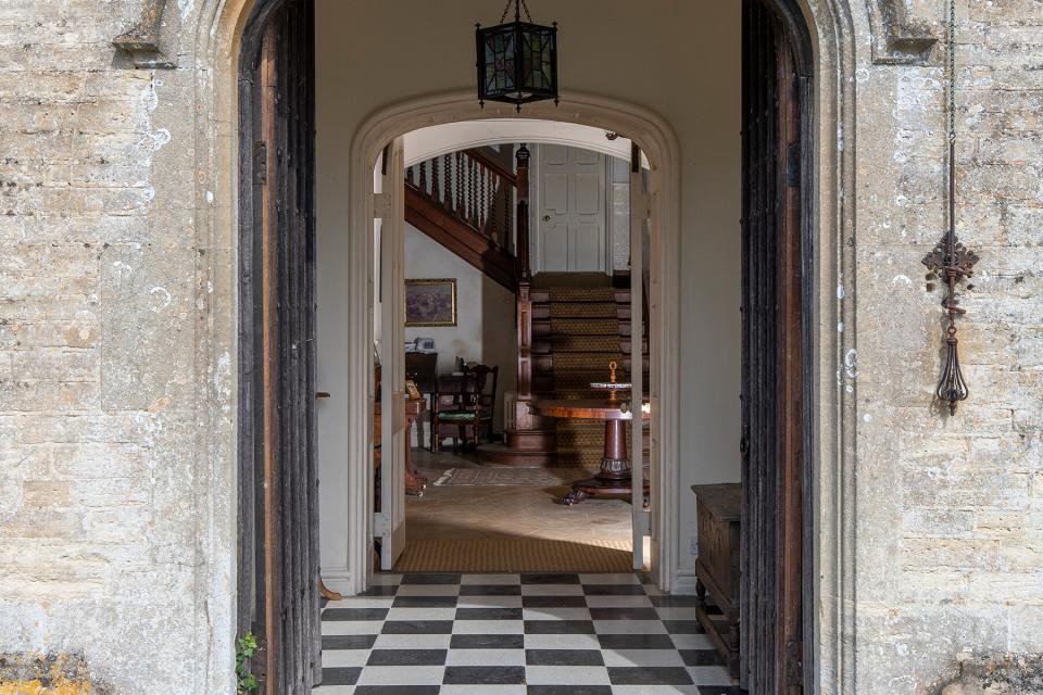 The entryway to Elmestree House Estate