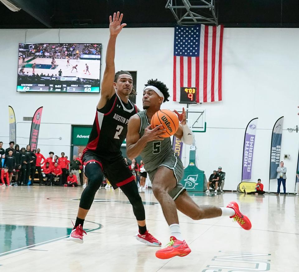 Stetson's Jalen Blackmon (5) passes Austin Peay's Dez White (2) during the ASUN championship game at the Edmunds Center in DeLand, Sunday, March 10, 2024.