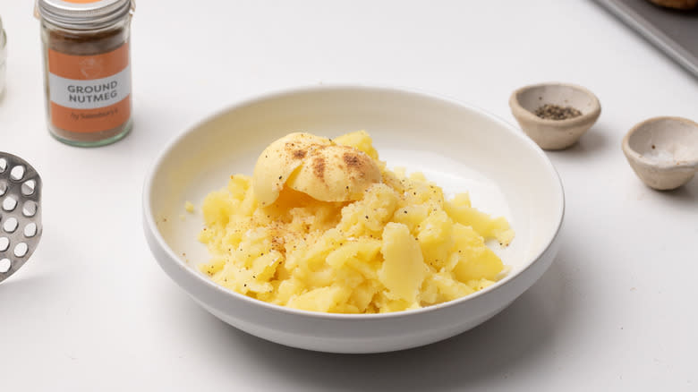 bowl with mashed potato
