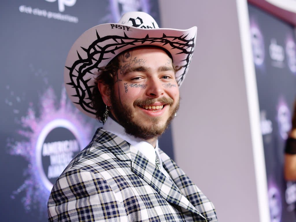 Post Malone asiste a los American Music Awards 2019 en el Microsoft Theater (Getty Images para dcp)