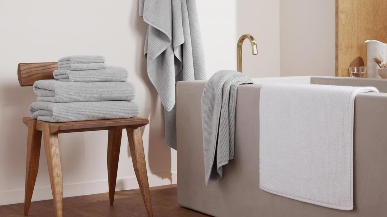 Parachute's Soft Rib Tub Mat in bathroom