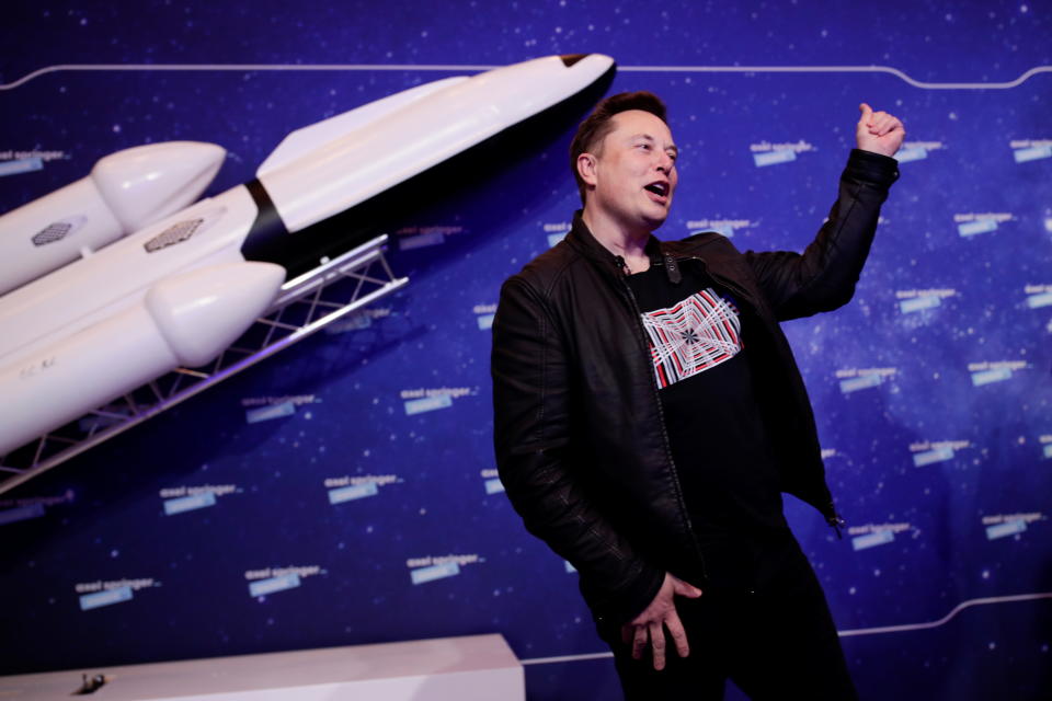 BERLIN, GERMANY DECEMBER 01:  SpaceX owner and Tesla CEO Elon Musk arrives on the red carpet for the Axel Springer Award 2020 on December 01, 2020 in Berlin, Germany.  (Photo by Hannibal Hanschke-Pool/Getty Images)