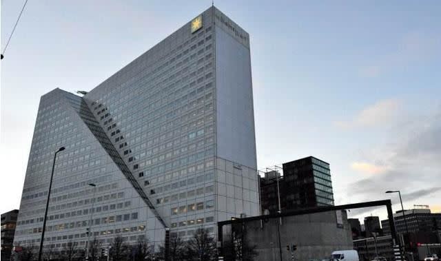 荷蘭鹿特丹的威倫斯沃夫大樓因為成龍驚天一跳而聲名遠播。（圖／翻攝自百度百科）