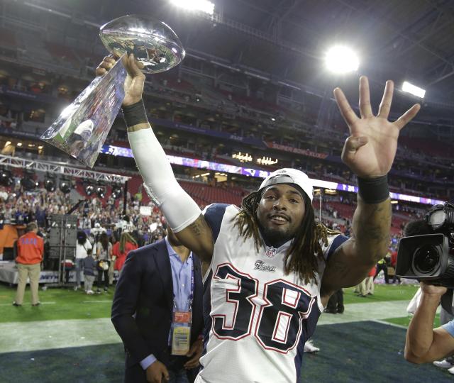 Brandon Bolden with an 18 YARD TOUCHDOWN! 