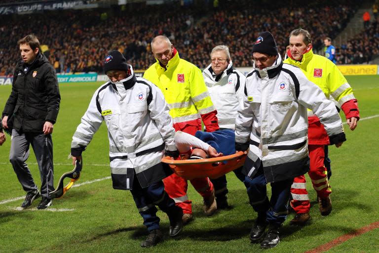 Monaco's Columbian forward Radamel Falcao (C) is lifted away from the pitch after sustaining an injury during a French Cup match at the Gerland stadium in Lyon, central-eastern France, on January 22, 2014