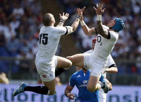 England's Mike Brown (L) and Jack Nowell jump for the ball during their Six Nations rugby union match against Italy at the Olympic Stadium in Rome March 15, 2014. REUTERS/alessandro Bianchi