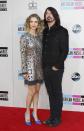 Musician Dave Grohl of the Foo Fighers and his wife Jordyn Blum arrive at the 41st American Music Awards in Los Angeles, California November 24, 2013. REUTERS/Mario Anzuoni (UNITED STATES - Tags: ENTERTAINMENT) (AMA-ARRIVALS)