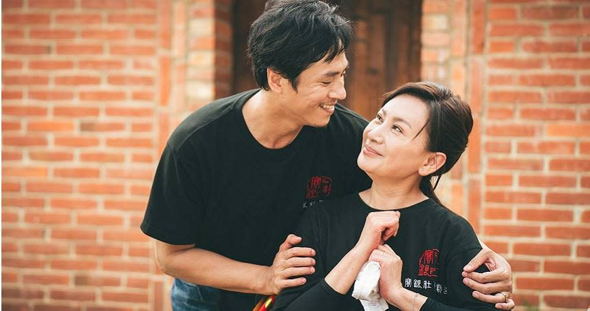 莊凱勛（左）、陳亞蘭（右）飾演恩愛夫妻。（圖／華視 ）