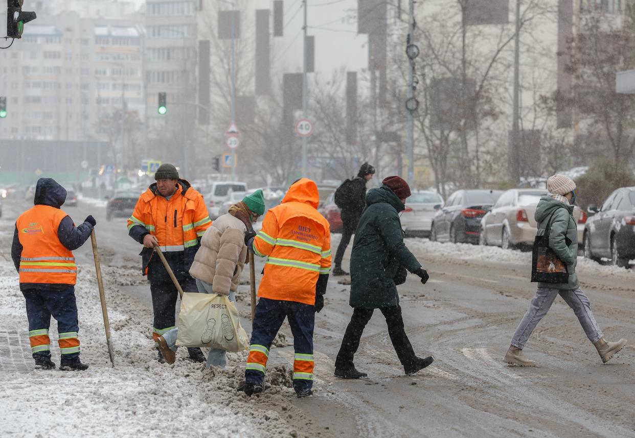 Communal workers clear snow from a street of Kyiv (EPA)