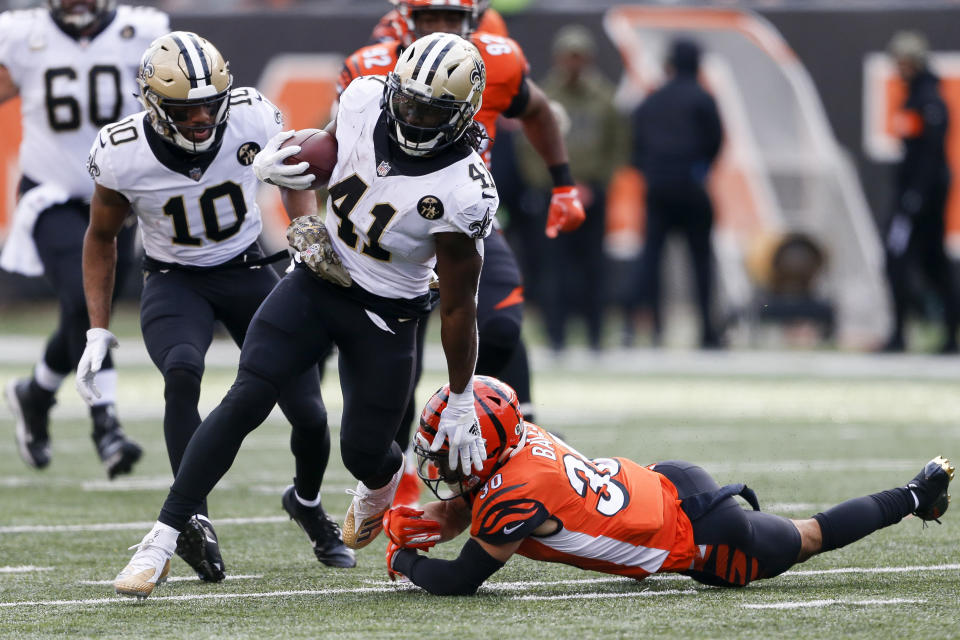 Alvin Kamara just lost arguably his best offensive lineman for a month — but how much will it actually affect his outlook? (AP Photo/Gary Landers)