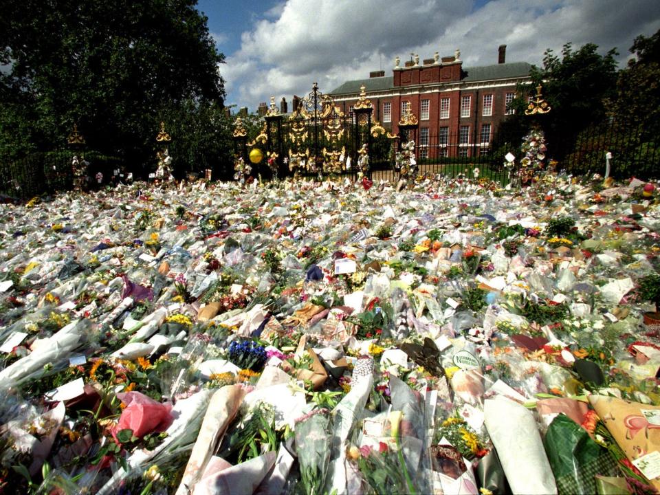 Princess Diana tribute Kensington Palace 1997